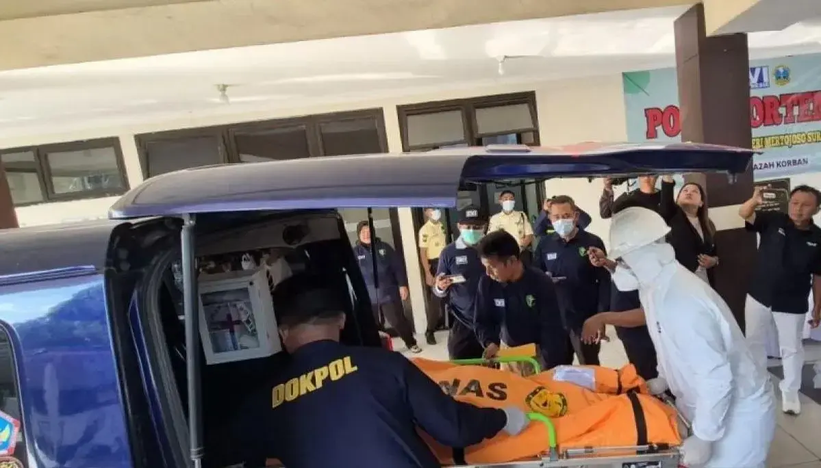 bhayangkara-hospital-receives-62-body-bags-from-al-khoziny-boarding-school-collapse