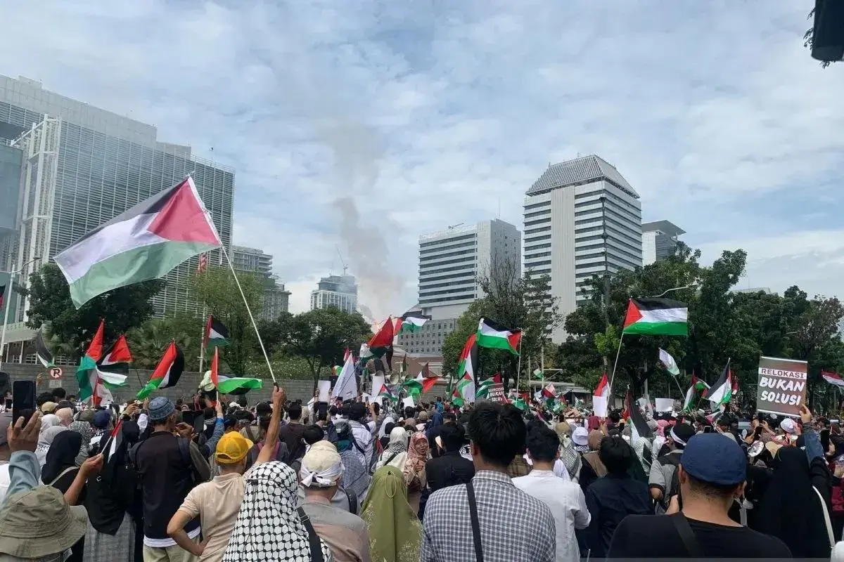 joint-forces-oversee-peaceful-pro-palestine-rally-outside-us-embassy-in-jakarta