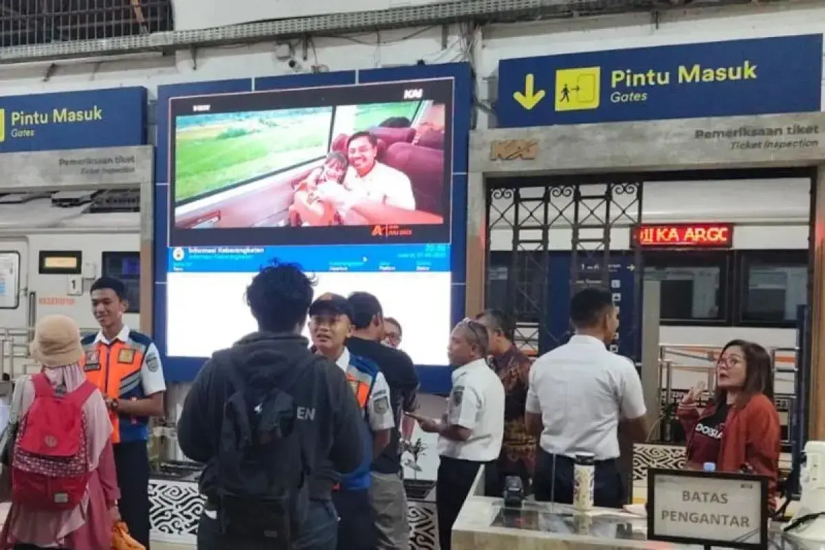 train-derailment-disrupts-northern-java-route-pt-kai-races-to-restore-operations