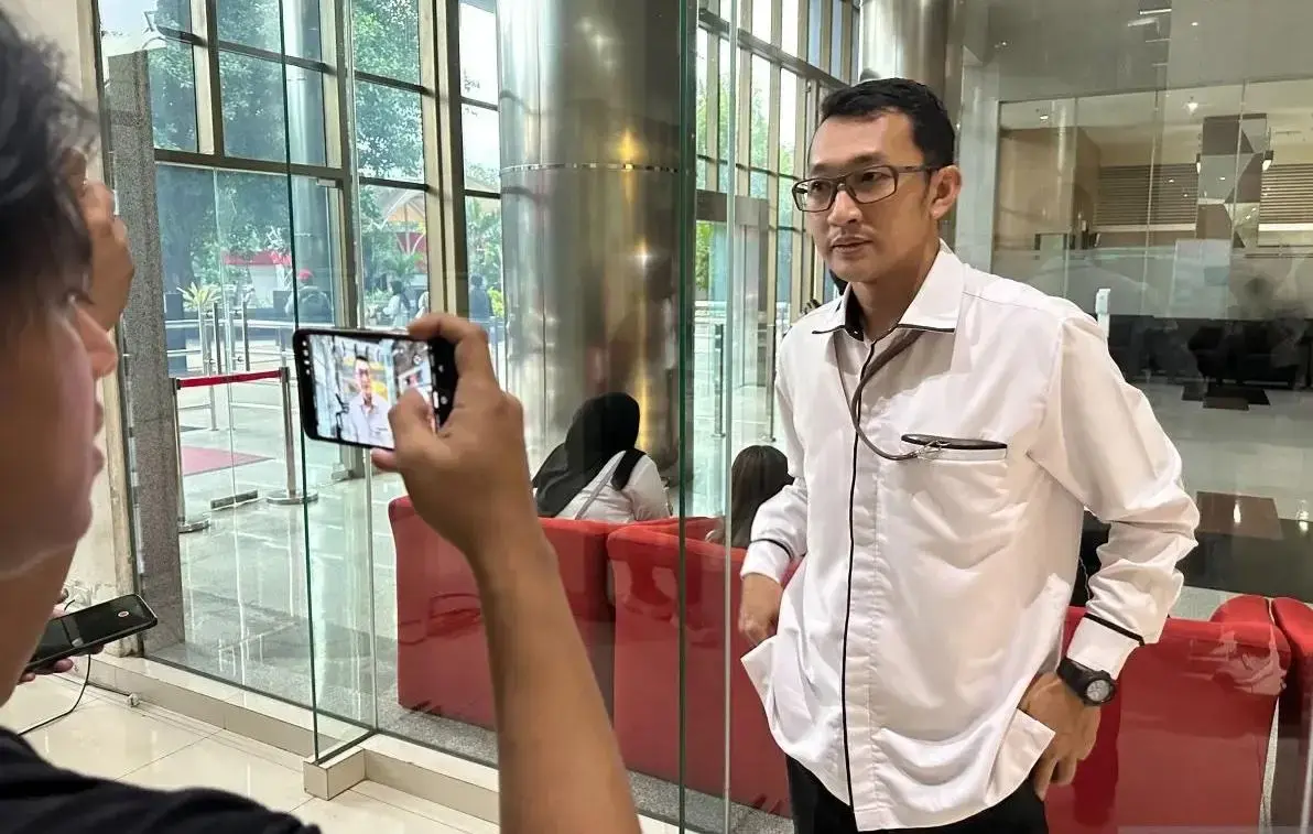 kpk-questions-preacher-khalid-basalamah-in-special-hajj-quota-corruption-probe