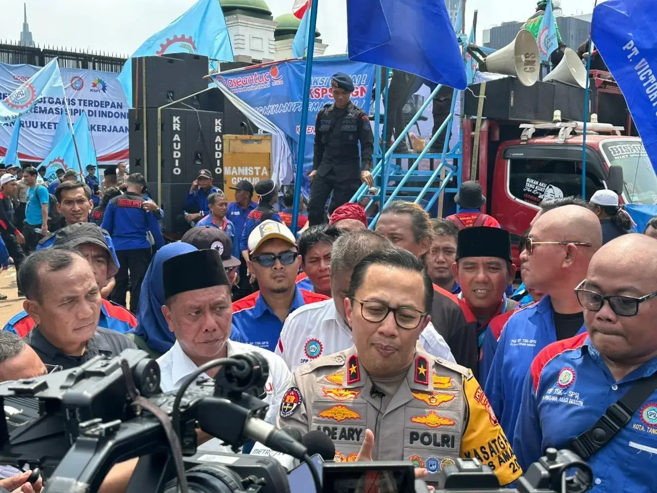 police-assures-labor-protest-at-dpr-building-to-go-smoothly