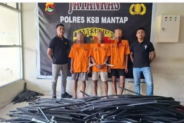 three-men-arrested-by-police-for-stealing-electric-cables-worth-of-idr-200-million