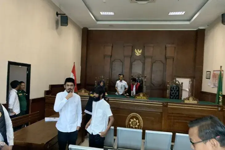 two-indian-men-fined-set-for-deportation-over-immigration-violation