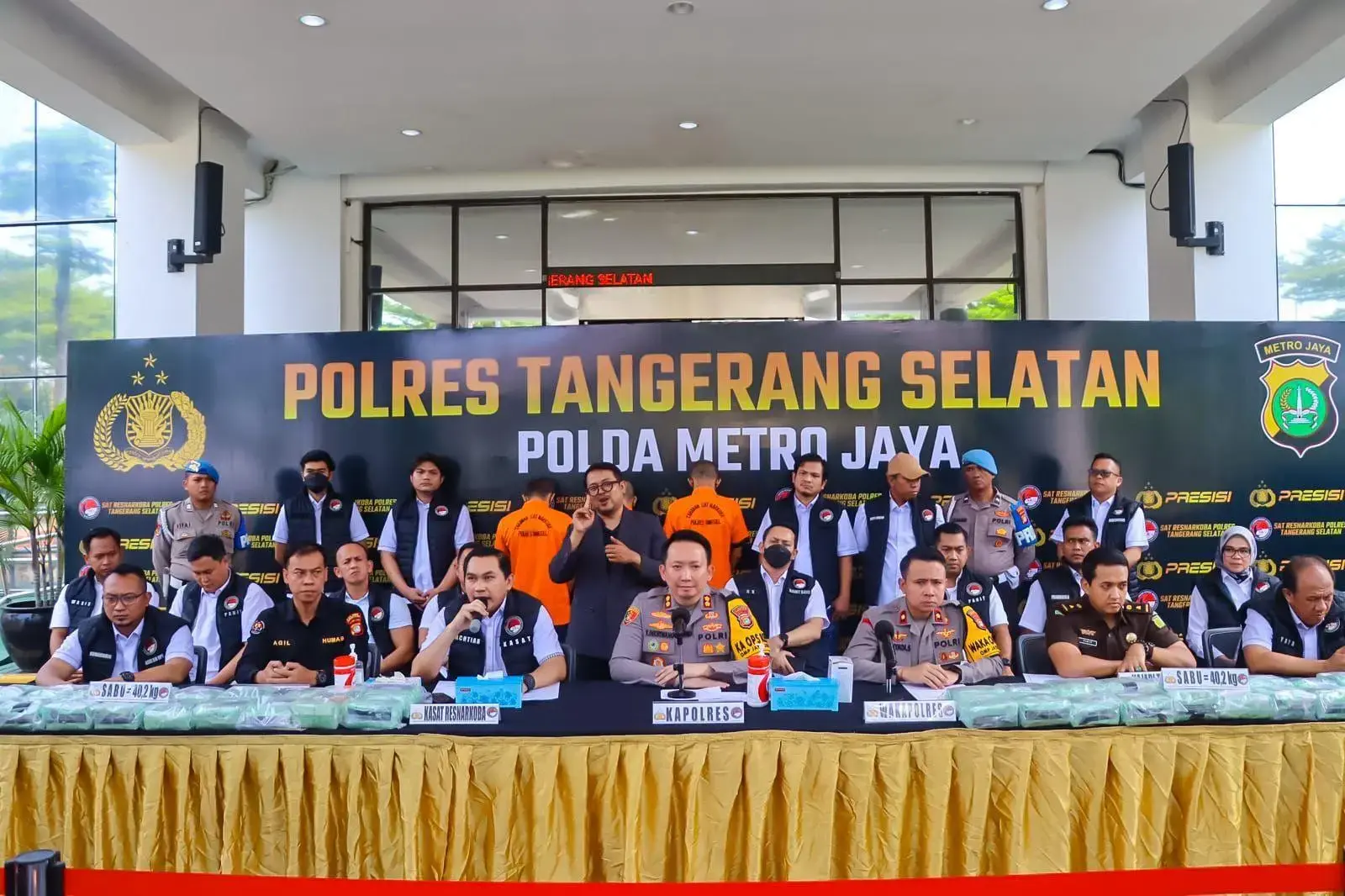 south-tangerang-sub-regional-police-uncovers-402-kg-meth-circulation