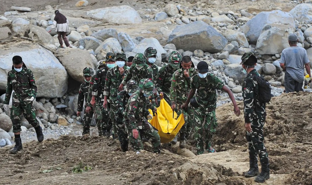 bnpb-reports-709-dead-499-missing-as-sumatra-flood-crisis-deepens