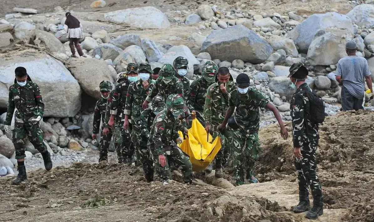 bnpb-reports-709-dead-499-missing-as-sumatra-flood-crisis-deepens