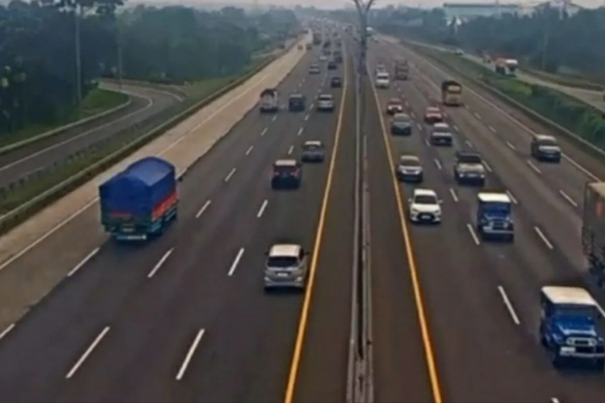 contraflow-lifted-on-jakarta-cikampek-toll-road-as-traffic-normalizes