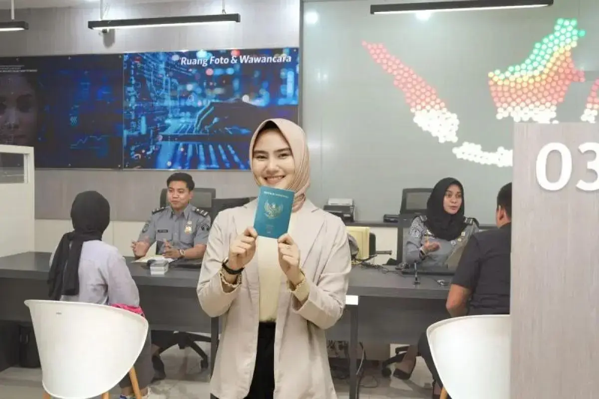 immigration-office-tightens-passport-requirements-for-former-foreign-citizens