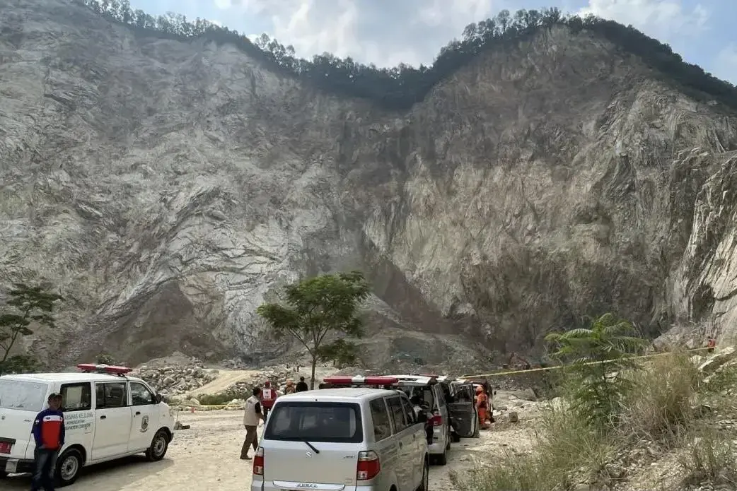 west-java-governor-revokes-mining-permits-in-cirebon-after-fatal-landslide