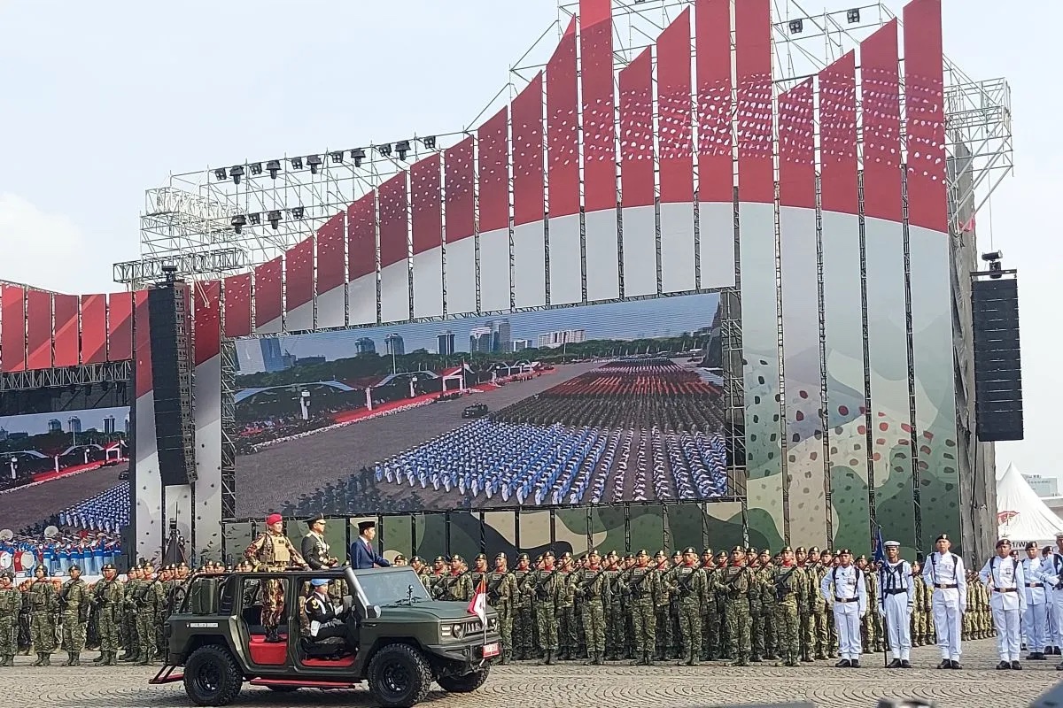 president-jokowi-leads-tnis-79th-anniversary-at-monas