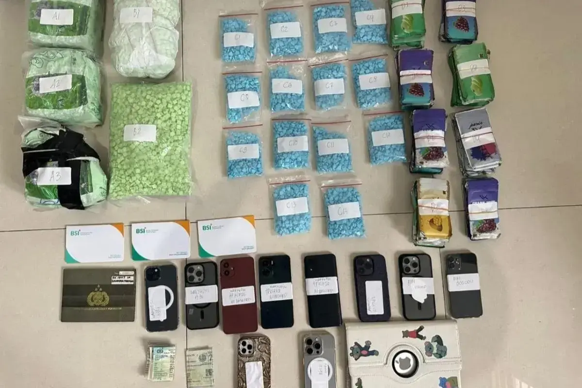 west-jakarta-police-seize-3-kg-of-meth-and-thousands-of-ecstasy-pills-from-major-drug-network