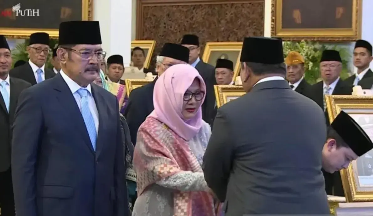 president-prabowo-honors-president-soeharto-as-national-hero-tutut-receives-decree-at-state-palace