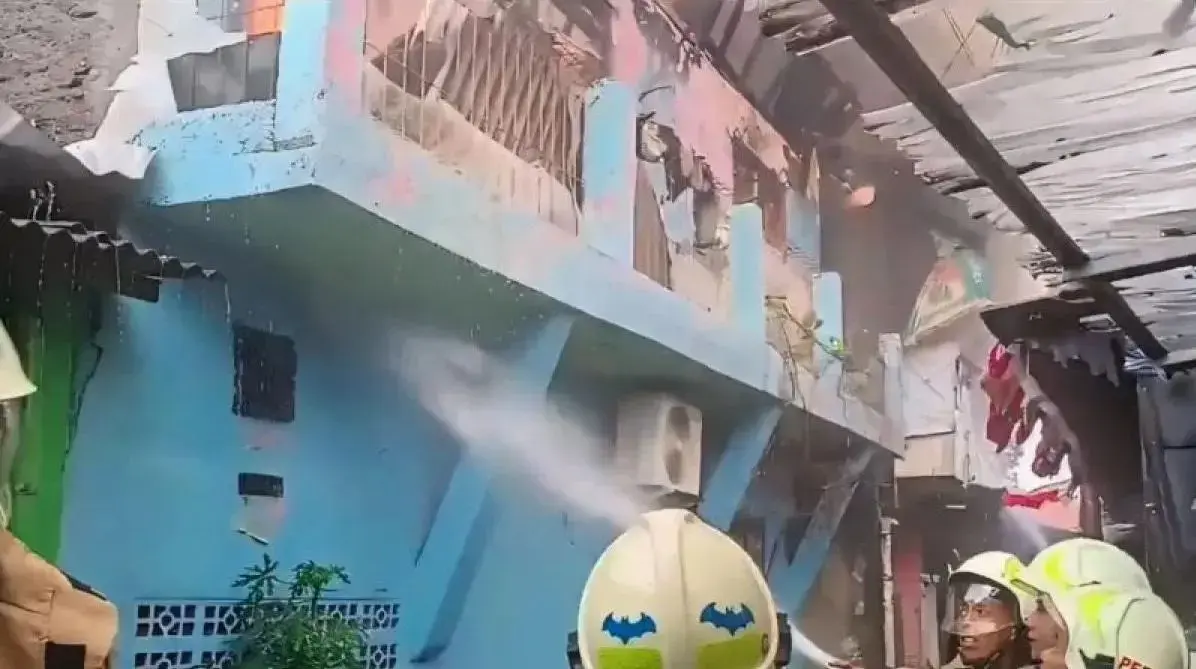 fire-in-cipinang-claims-three-lives-destroys-13-homes