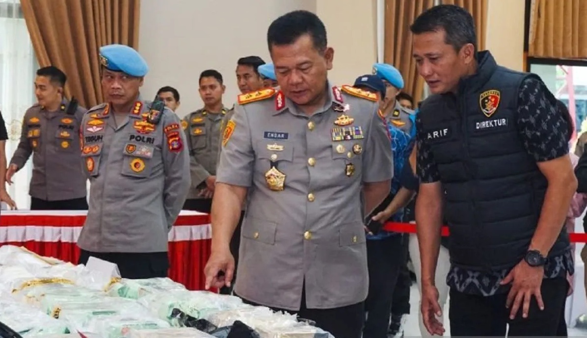 east-kalimantan-police-foil-smuggling-of-33-kg-meth-from-malaysia-arrest-three