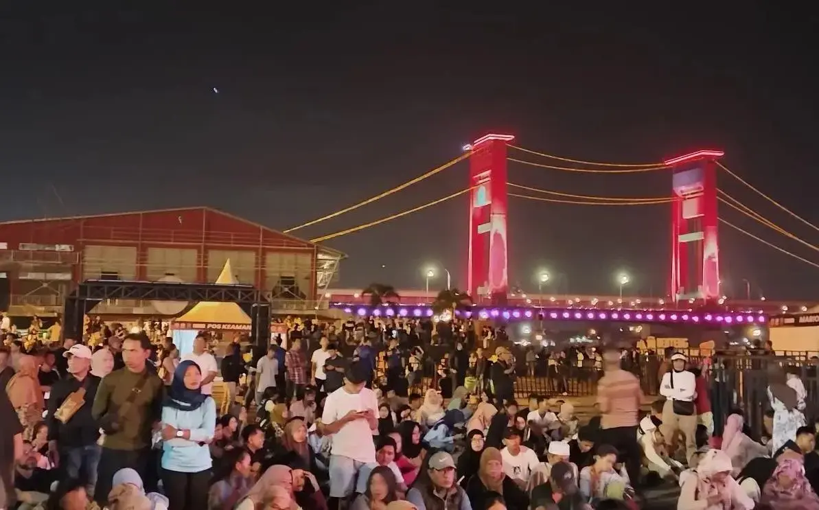 worlds-first-international-jazz-festival-held-on-musi-river-banks-in-palembang