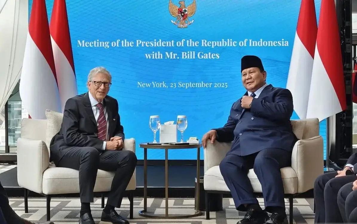 president-prabowo-honors-bill-gates-with-indonesias-highest-award