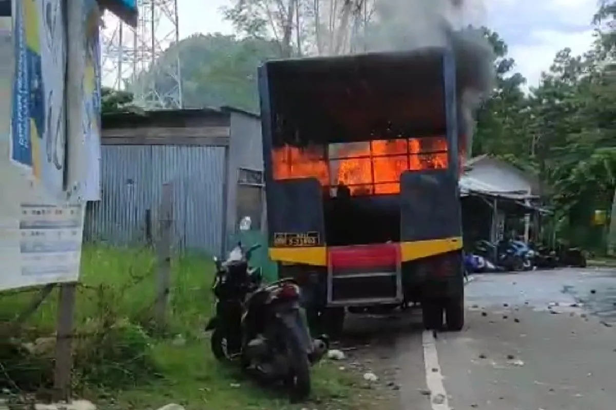 protest-turned-chaos-four-police-members-injured-in-securing-uncen-demonstration