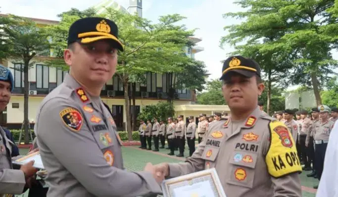 south-tangerang-sub-regional-police-awards-14-exemplary-personnel