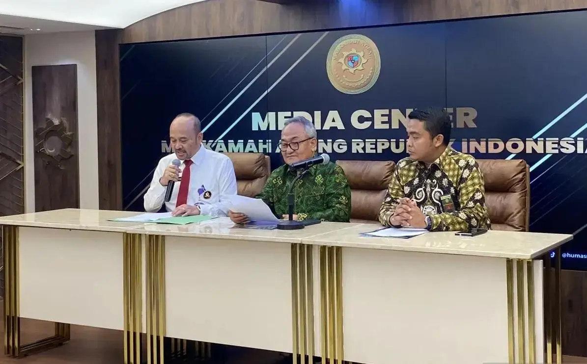 judges-home-set-on-fire-after-threat-calls-amid-high-profile-corruption-trial-in-medan