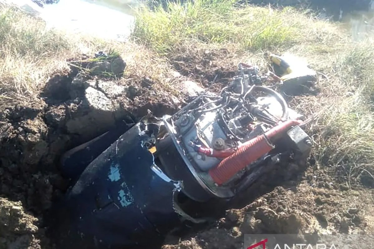 sam-airplane-crashed-four-people-reportedly-died