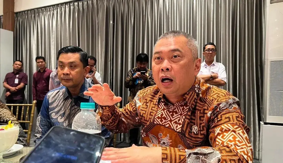 transport-minister-orders-mapping-of-train-rock-throwing-hotspots