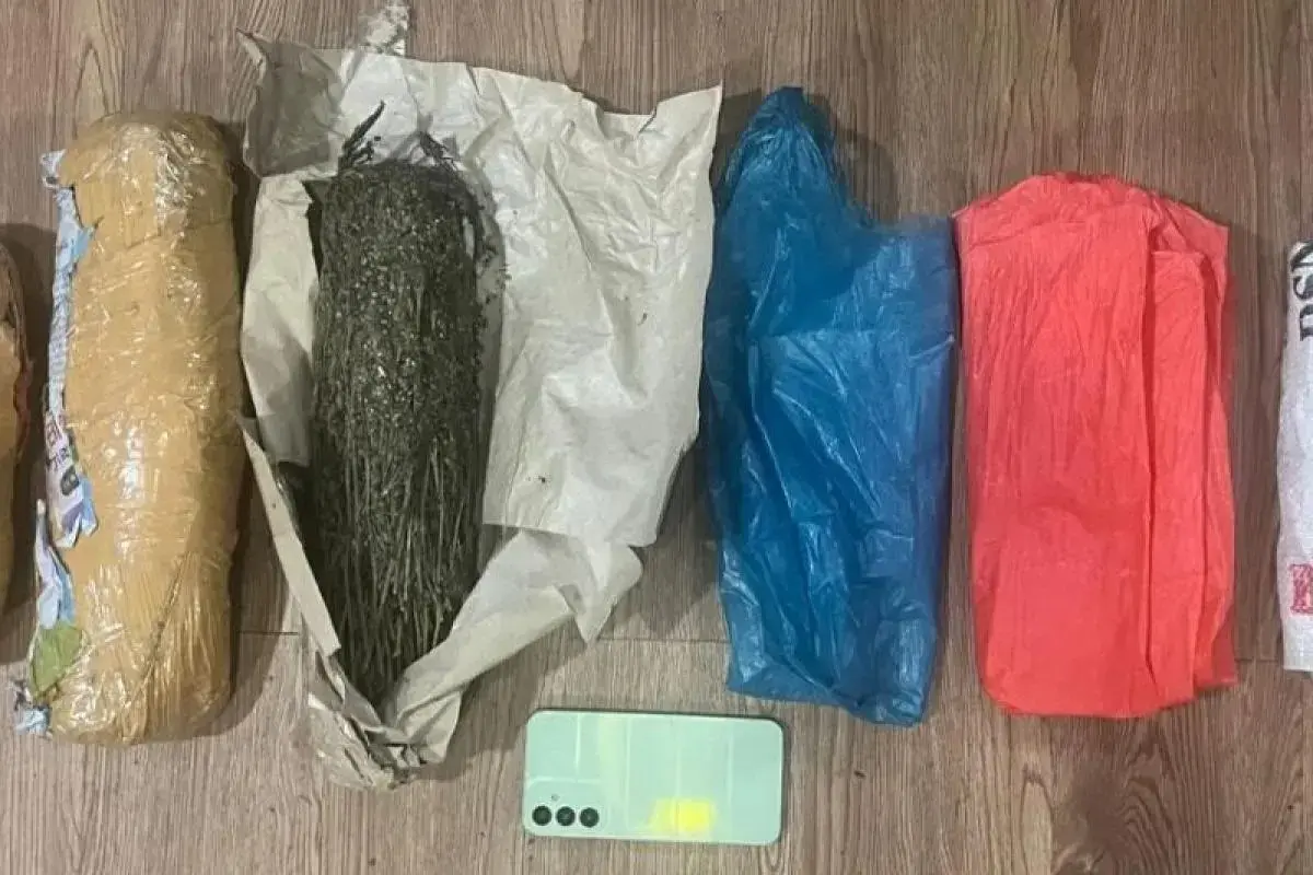 undercover-cops-arrest-two-drug-dealers-in-batam