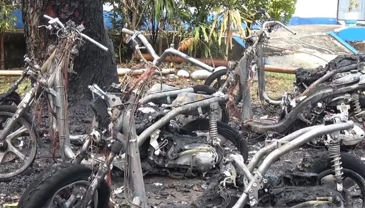 police-investigate-fire-that-burned-six-motorcycles-in-makassar