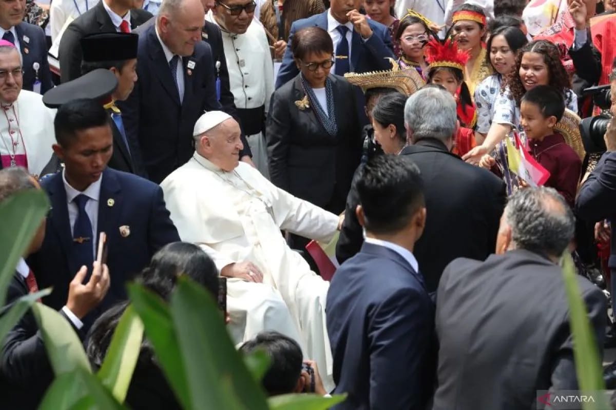 pope-francis-prays-for-peace-and-blessings-for-indonesia