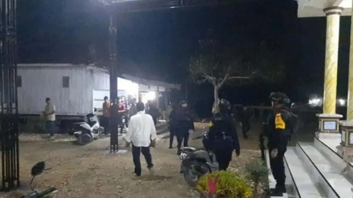 armed-man-sparks-tension-ahead-of-sampang-regional-elections