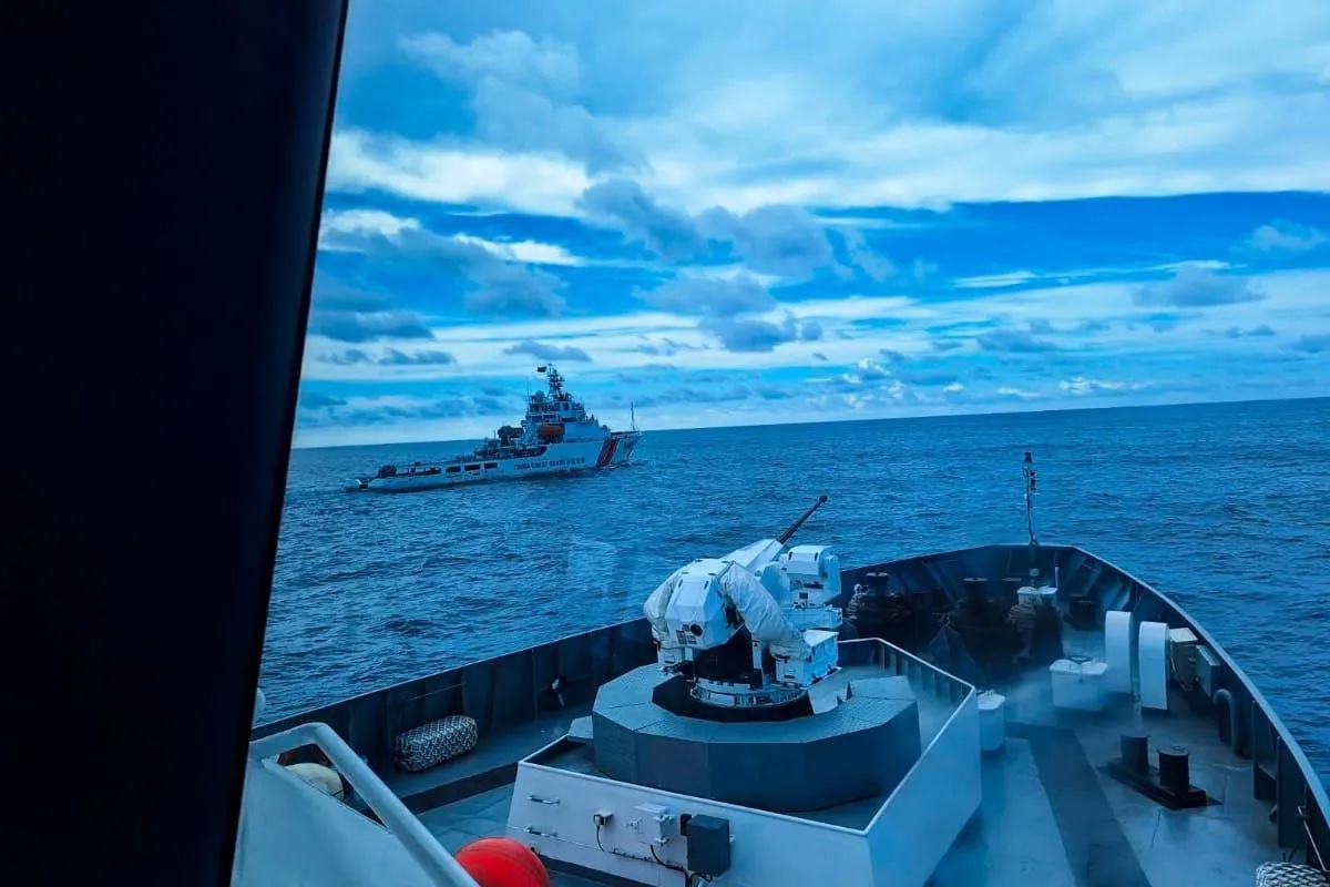 bakamlaexpels-chinese-coast-guard-vessel-from-north-natuna-sea