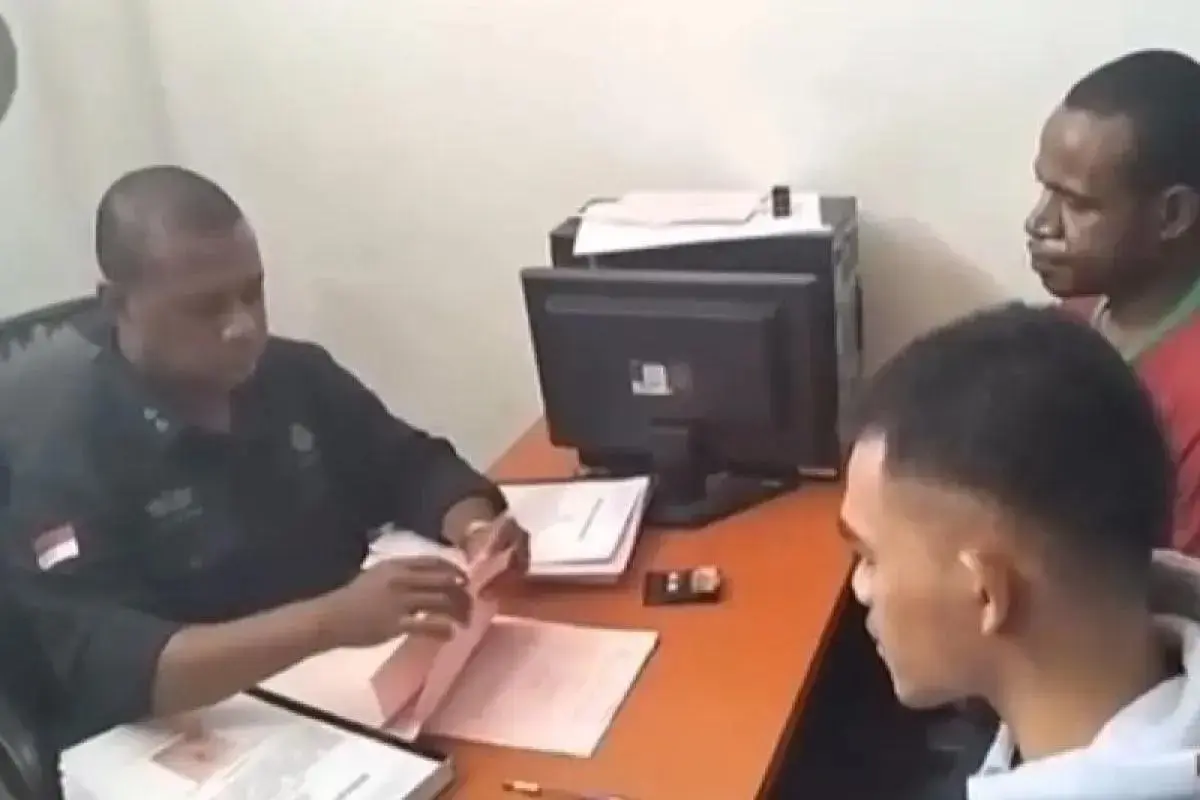 damai-cartenz-task-force-hands-over-officer-who-sold-ammunition-to-prosecutors