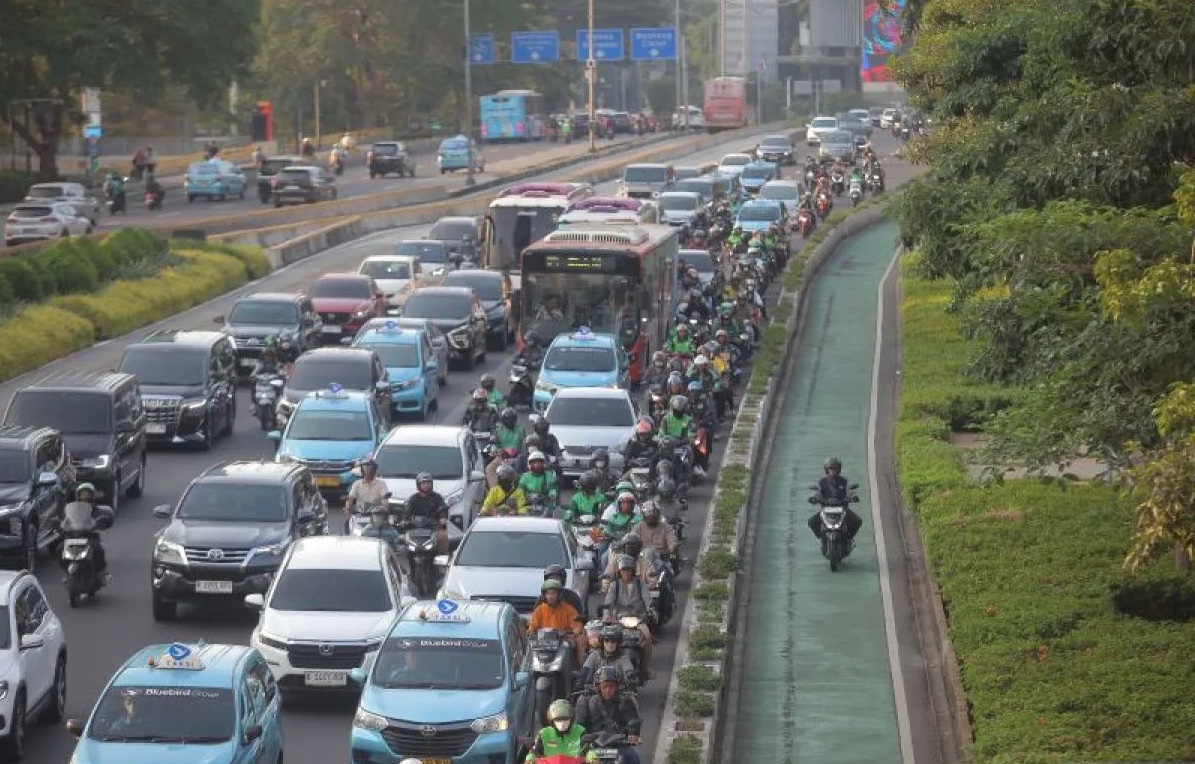 jakarta-suspends-odd-even-vehicle-policy-on-monday