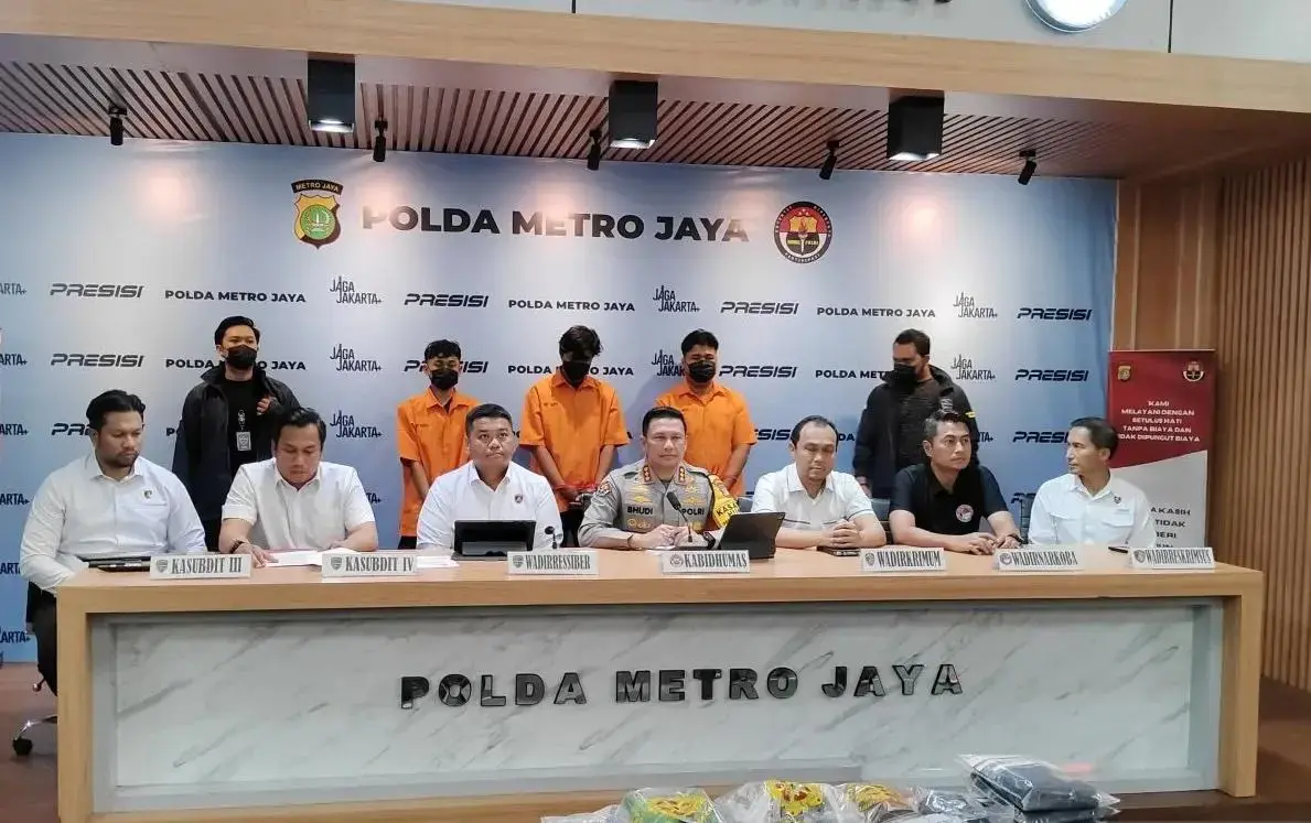 metro-jaya-police-arrest-three-suspects-accused-of-inciting-riot-in-jakarta