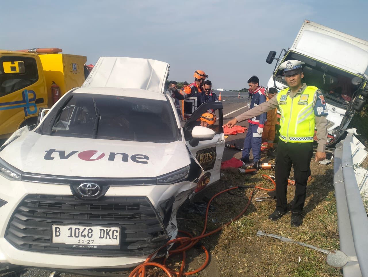 three-tv-one-crews-died-following-car-accident-on-pemalang-toll-road