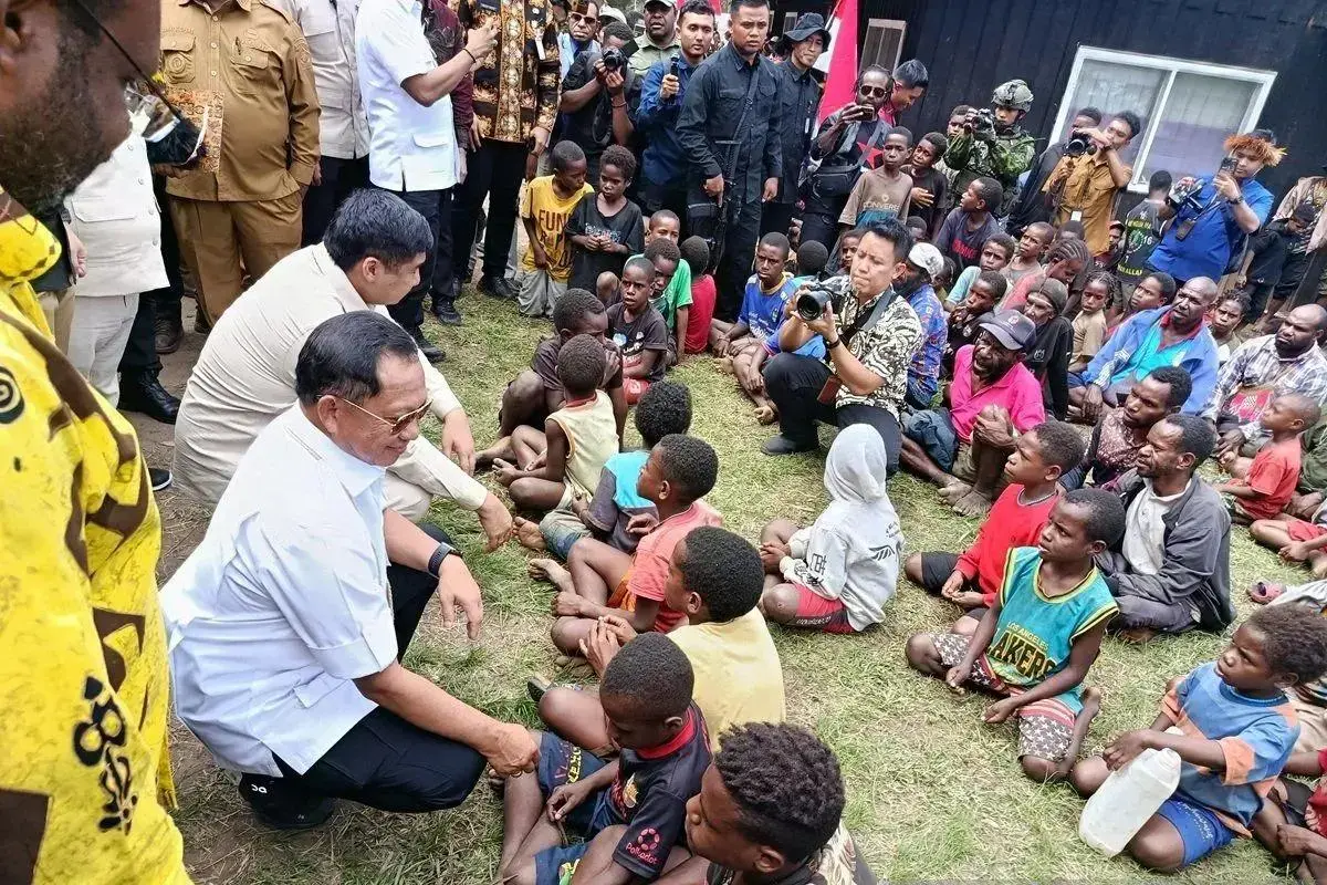 maruarar-sirait-minister-helps-the-funding-of-tom-bozeman-sinakma-bible-college-auditorium