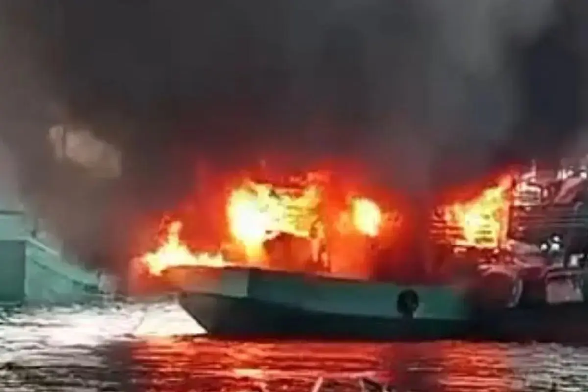 fire-agency-deploys-80-firefighters-to-contain-fishing-boat-blaze-at-muara-baru-port