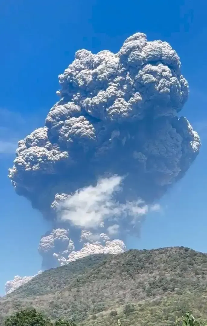 people-advised-to-remain-calm-following-high-volcanic-activity-of-mount-lewotobi-laki-laki