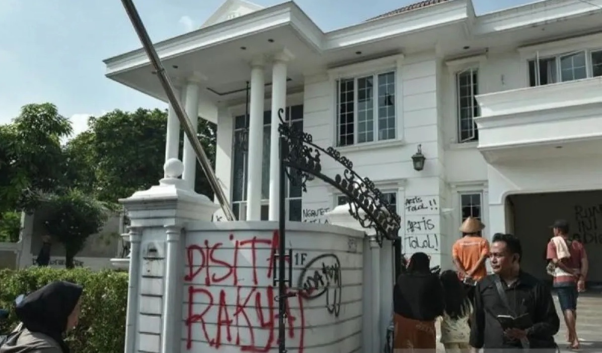 east-jakarta-police-hunt-more-provocateurs-behind-looting-of-uya-kuyas-home