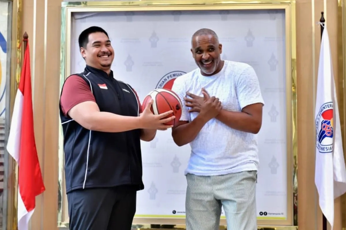 minister-dito-welcomes-nba-coach-phil-handy-to-train-indonesian-coaches