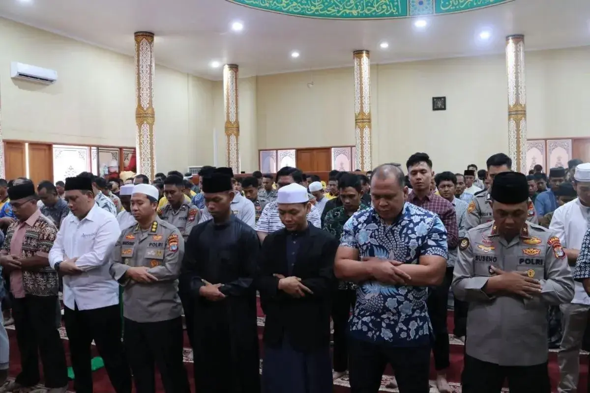 north-kalimantan-police-hold-mass-prayer-for-fallen-jakarta-protest-victim