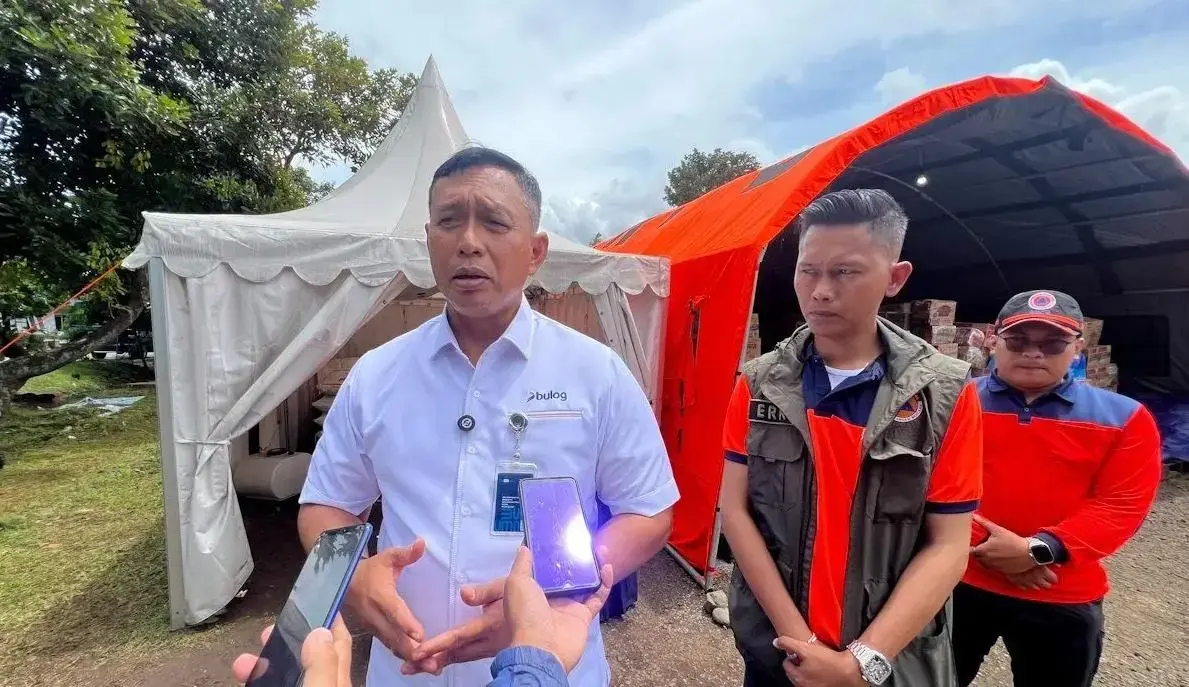 bulog-prepares-disaster-rice-stocks-at-sumatra-airports-and-seaports