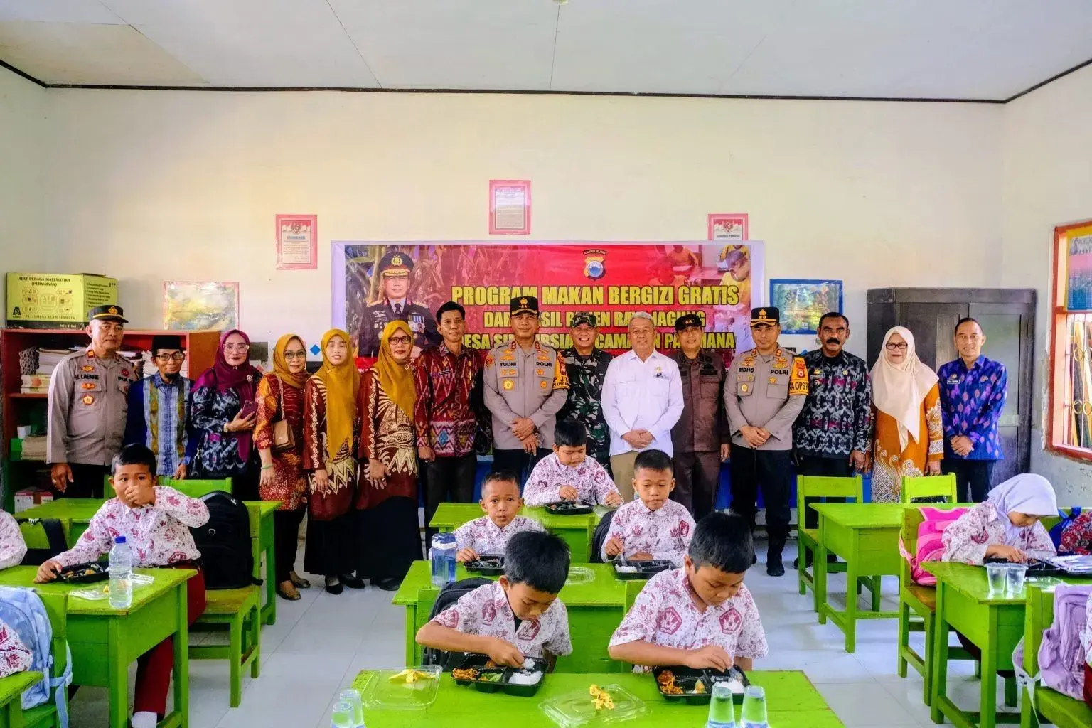 south-sulawesi-regional-police-chief-visits-schools-to-review-mbg-program