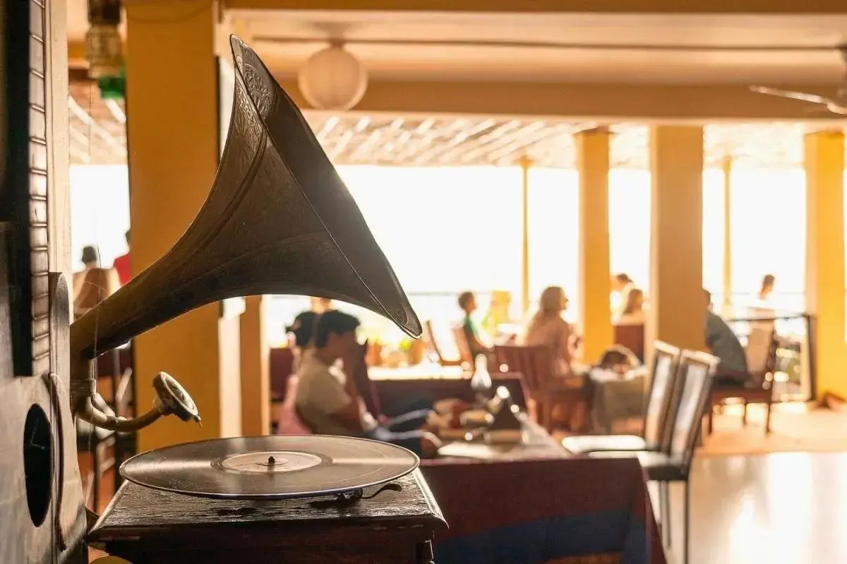 music-in-commercial-spaces-requires-royalty-payment-law-ministry