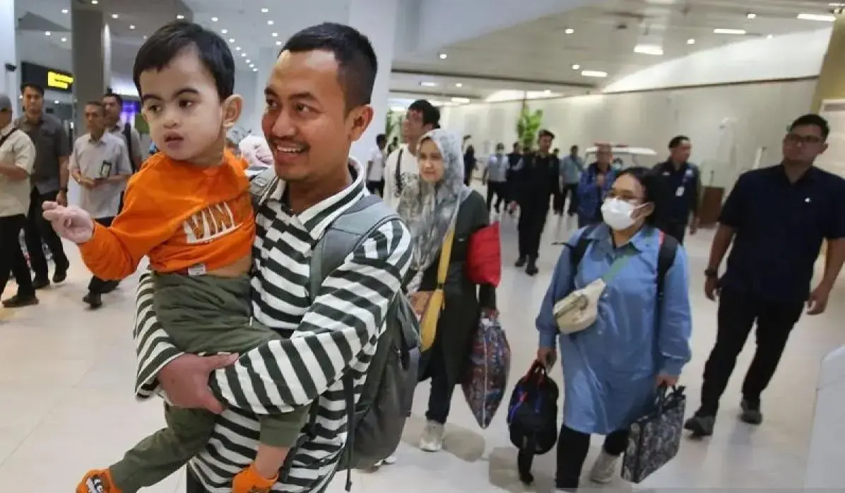 over-70-indonesians-from-iran-have-arrived-safely-in-jakarta-foreign-ministery