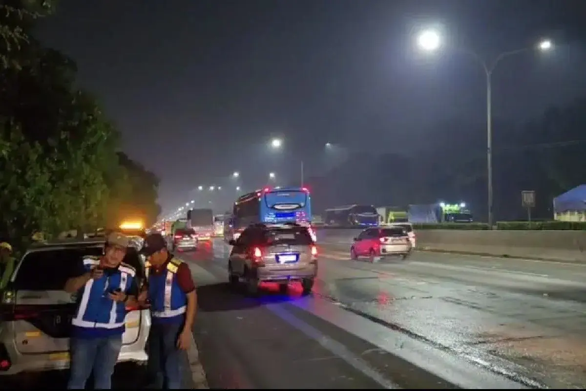 pt-jasa-marga-speeds-up-traffic-recovery-on-flooded-jakarta-tangerang-toll-road