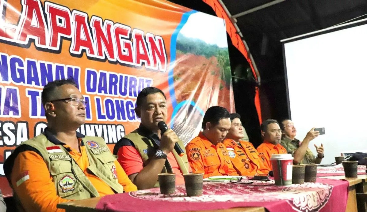 president-prabowo-order-bnpb-to-accelerate-rescue-efforts-in-cilacap-landslide