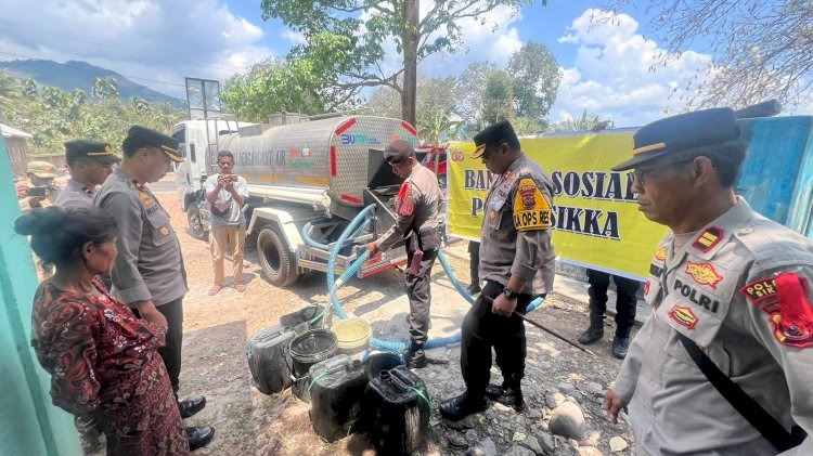 police-helps-people-of-watu-huhur-overcoming-clean-water-crisis