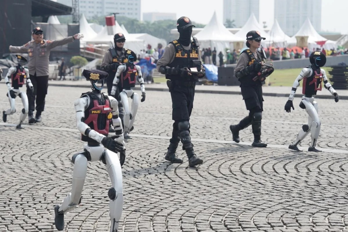 humanoid-robot-highlights-bhayangkara-day-rehearsals-in-jakarta