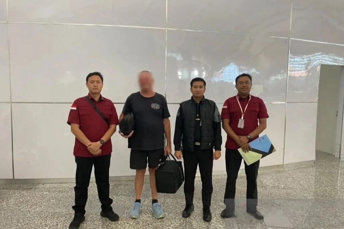 bali-immigration-office-deports-australian-for-misusing-visa-to-promote-villa