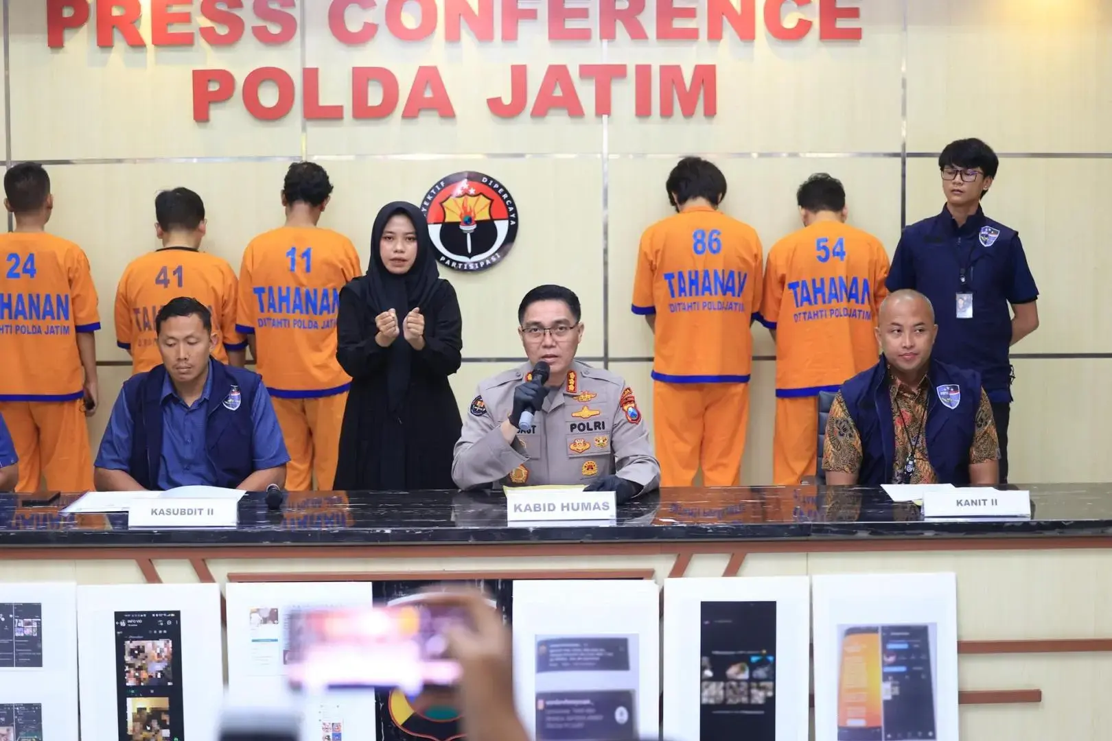 police-arrest-4-admins-and-members-of-same-sex-group-in-surabaya
